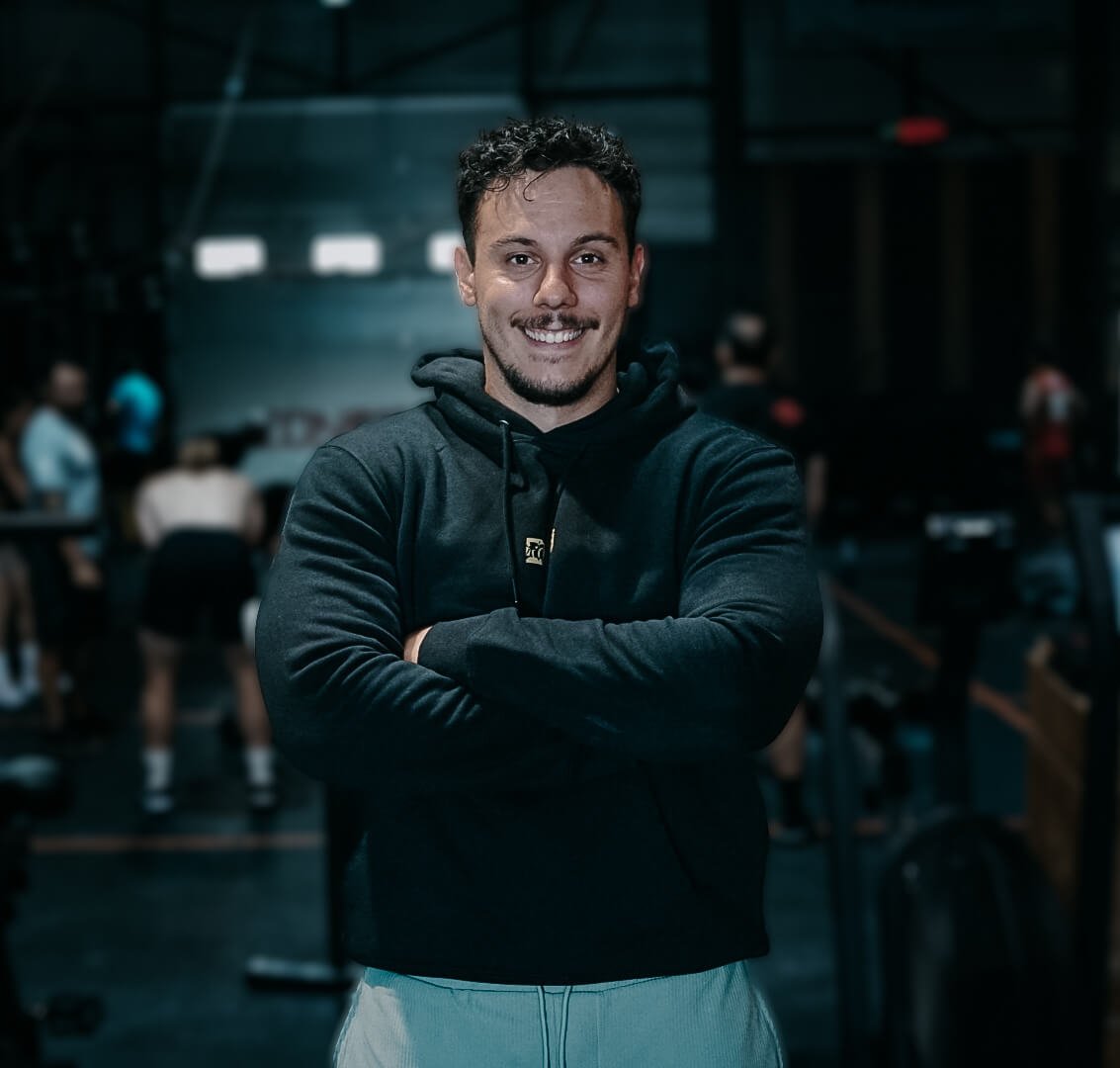 Une photo du coach et gérant Bryan